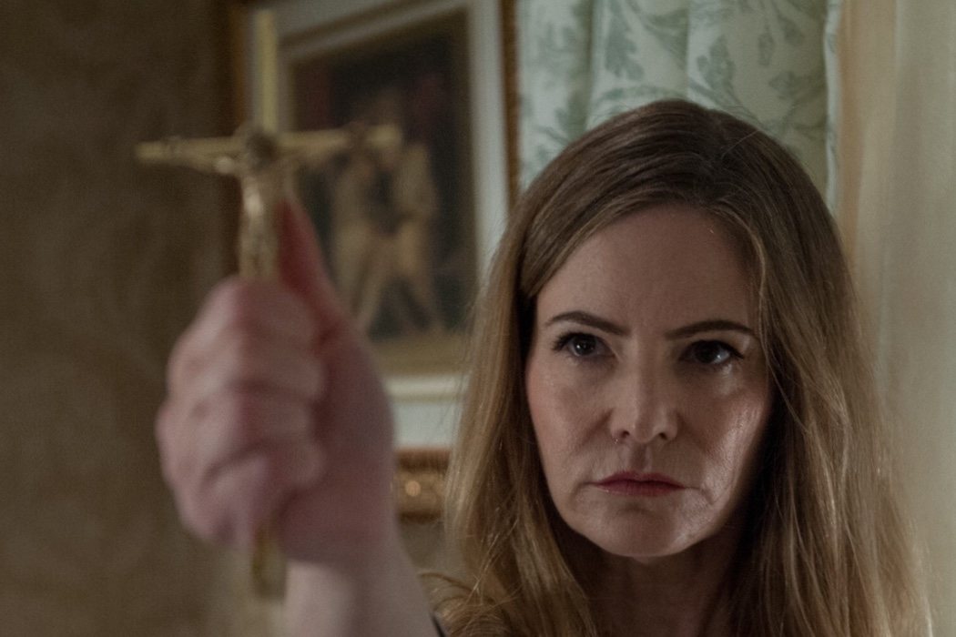 Jennifer Jason Leigh en 'Amityville: El despertar' (2017)