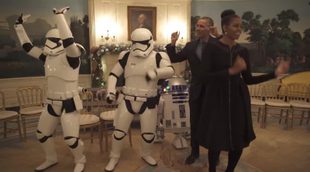 Barack y Michelle Obama bailan con R2-D2 por el Día de Star Wars