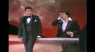 Muhammad Ali sorprende a Sylvester Stallone en los Oscar 1977