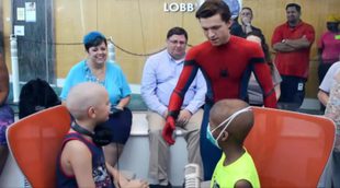 Tom Holland visita un hospital infantil vestido de Spider-Man