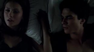 Escena Damon y Elena en el motel