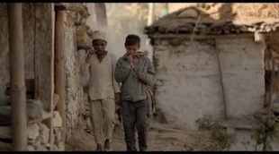 Tráiler subtitulado en español 'Kalo Pothi: Un pueblo de Nepal'