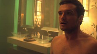 Desnudo frontal de Josh Hutcherson en 'Future Man'