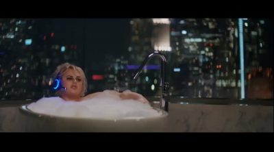 Spot Super Bowl Alexa con Rebel Wilson