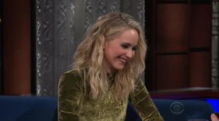 Jennifer Lawrence se emborracha en el programa de Stephen Colbert #2