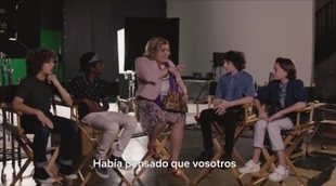 Paquita Salas conoce a los niños de 'Stranger Things'