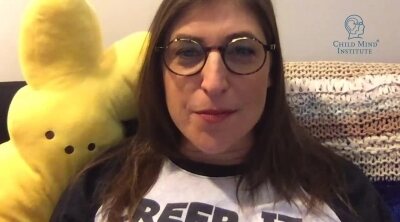 Mayim Bialik para el Child Mind Institute