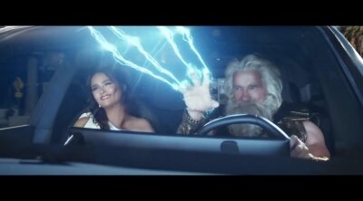 Spot de BMW con Arnold Schwarzenegger y Salma Hayek