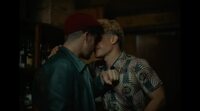 Clip 'Cassandro': Beso Gael García Bernal y Bad Bunny