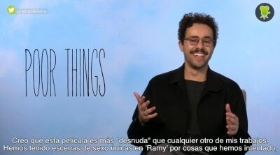 Ramy Youssef: "'Pobres criaturas' lleva las escenas de sexo a otro nivel, solo Emma Stone podría hacerlo"