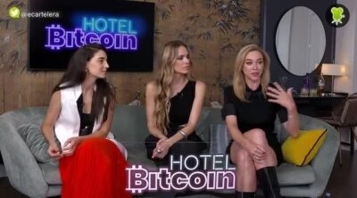 Marta Hazas ('Hotel Bitcoin'): "Hacer comedia es lo más parecido a ser una estrella del rock and roll"