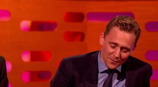 Tom Hiddleston hace una imitación de Robert de Niro delante del propio actor