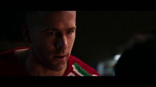 Clip 'Deadpool' con el culo al aire