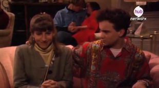 Mayim Bialik y Johnny Galecki se besan en 'Blossom'